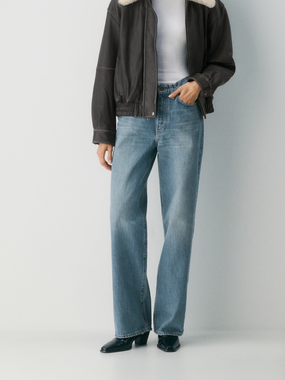 Aritzia Vintage Wash Straight-Leg Jeans
